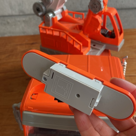 Large Crane Truck - Picture 11 of 15